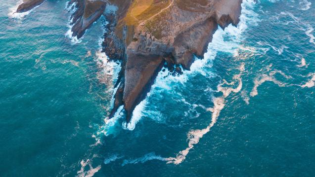 Beautiful coastline by Willian Justen De Vasconcellos