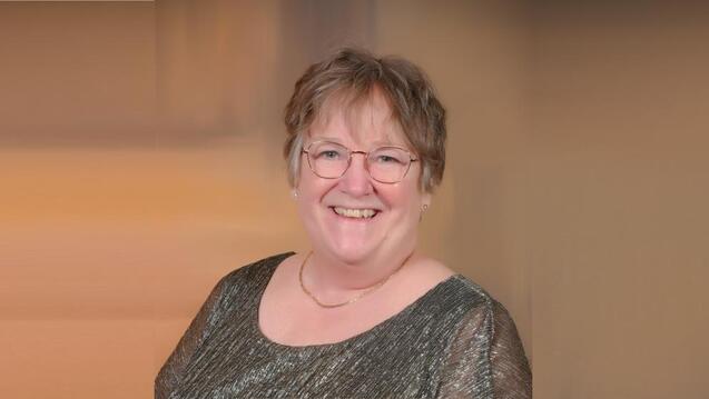 Headshot of Glenda Eoyang