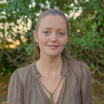 Daria Gregorevia headshot