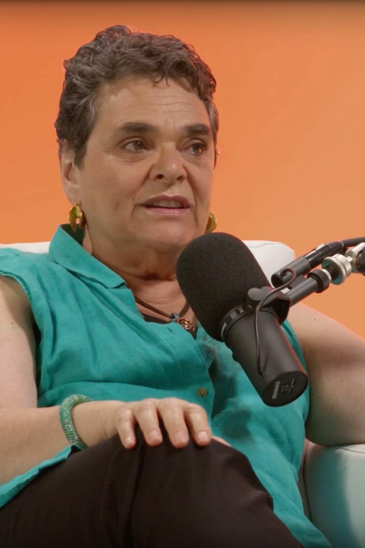 Headshot of Shoshana Simons